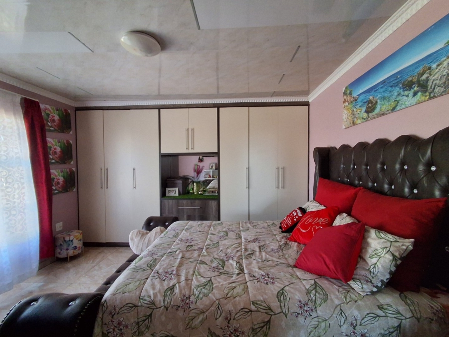 3 Bedroom Property for Sale in Ikageng North West